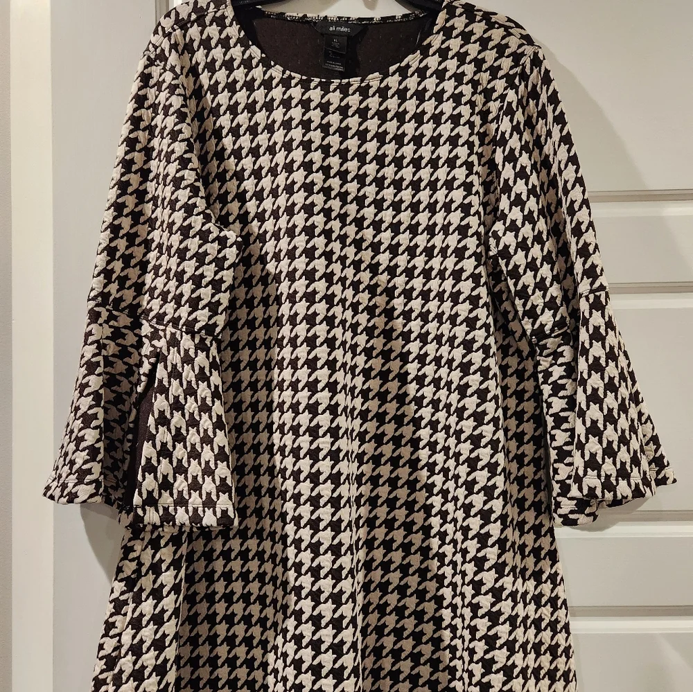 Tunic - Picture 1 of 2